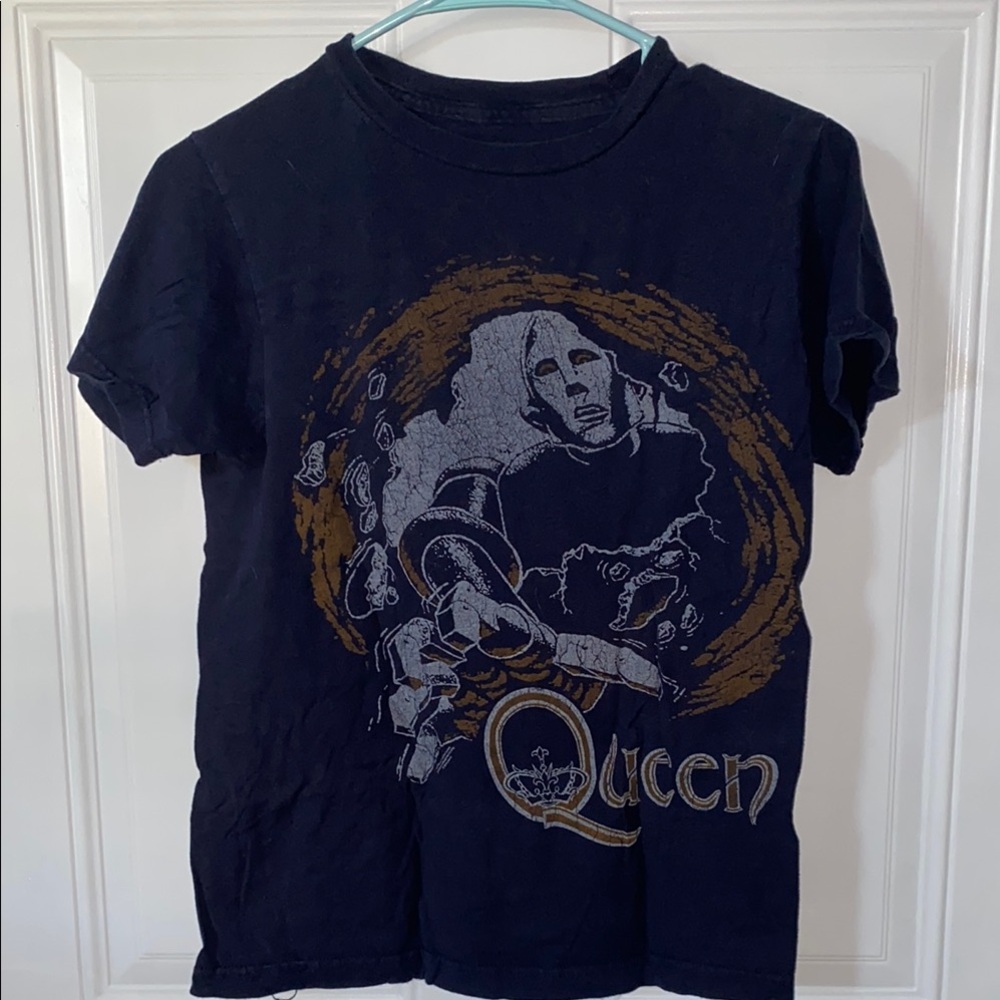 Queen Black and Gold Graphic Tee